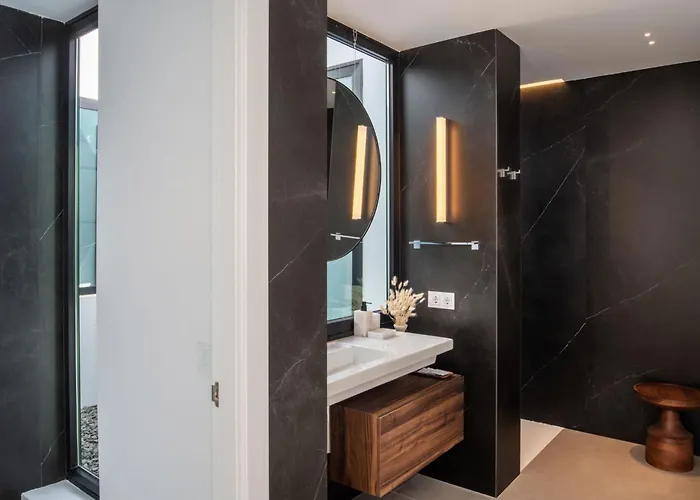 Avasarala By Buenavilla